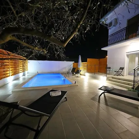 Апартаменти Luxury Petra With Private Pool