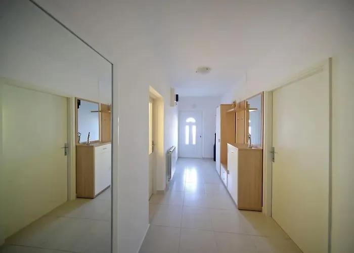 아파트 Luxury Petra With Private Pool 자다르