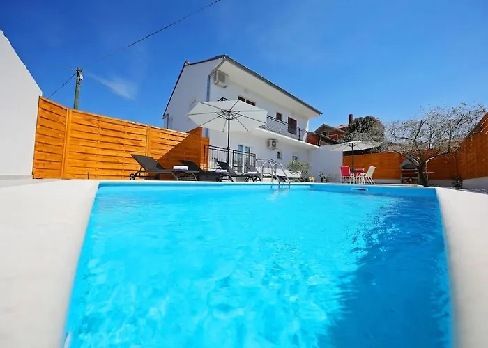 Luxury Petra With Private Pool * 자다르