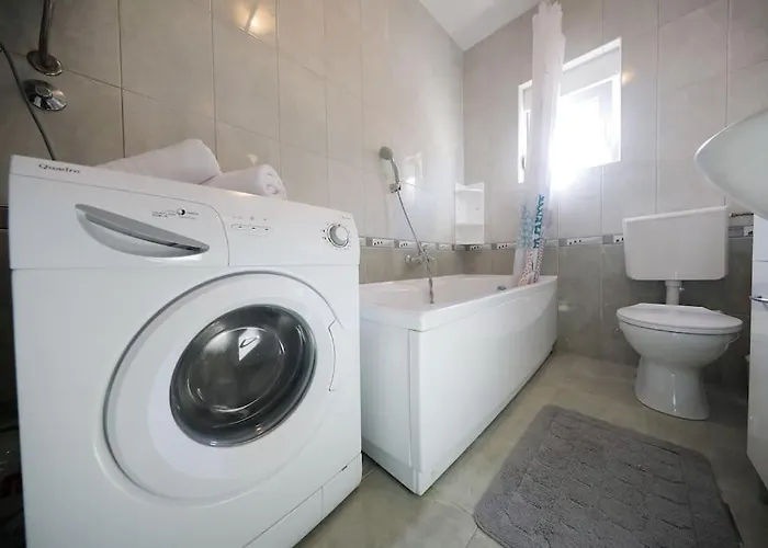 Luxury Petra With Private Pool * 자다르