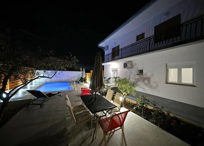 Luxury Petra With Private Pool 아파트 자다르