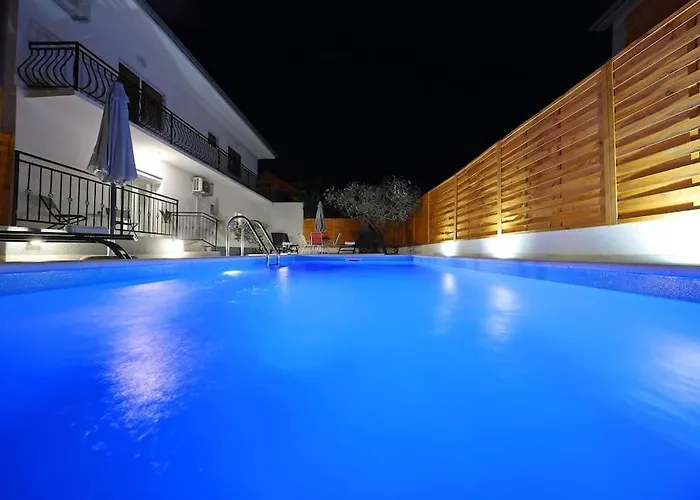 Luxury Petra With Private Pool 아파트 자다르